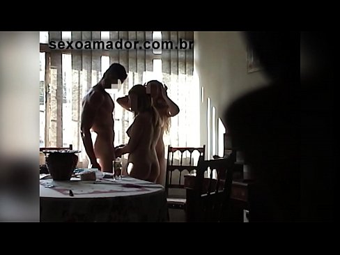 ❤️ Amigos sexuais convidam um homem gigante e um ménage à trois com ele Porno vídeo em pt.shufflesex-com.ru ☑
