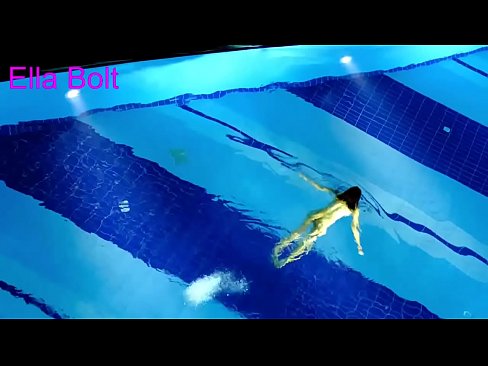 ❤️ Não consigo parar de ver, jovem loira apanhada a nadar nua na piscina da estância balnear ELLA BOLT Porno vídeo em pt.shufflesex-com.ru ☑