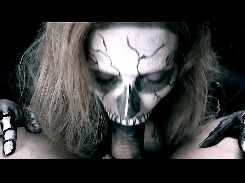 ❤️ Rapariga demoníaca a chupar pilas com a sua boca negra e a engolir esperma. Porno vídeo em pt.shufflesex-com.ru ☑